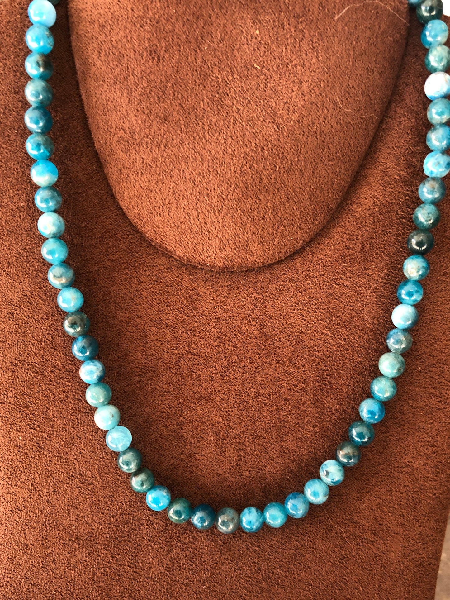 Collier ras de cou Apatite bleue